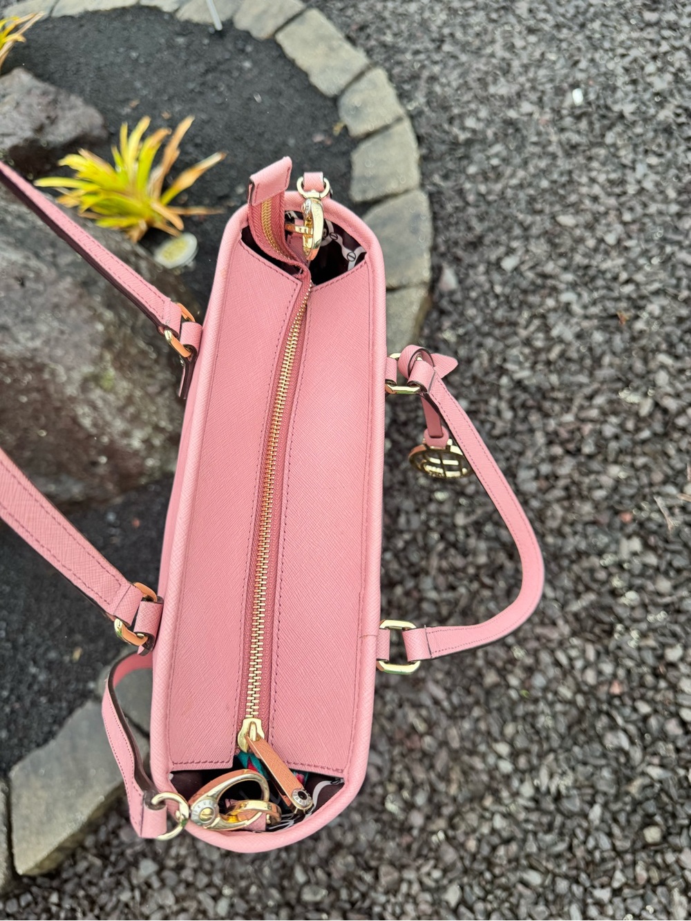 Henri Bendel Pink Saffiano Leather Tote Crossbody Bag Gold Hardware - Picture 5 of 11